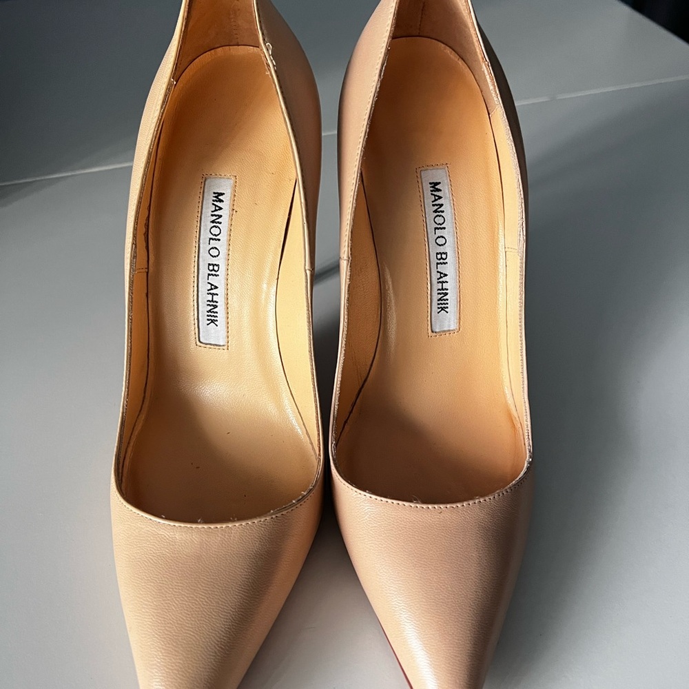 Manolo Blahnik BB105 Light Beige Leather Pointed Toe Pumps $825